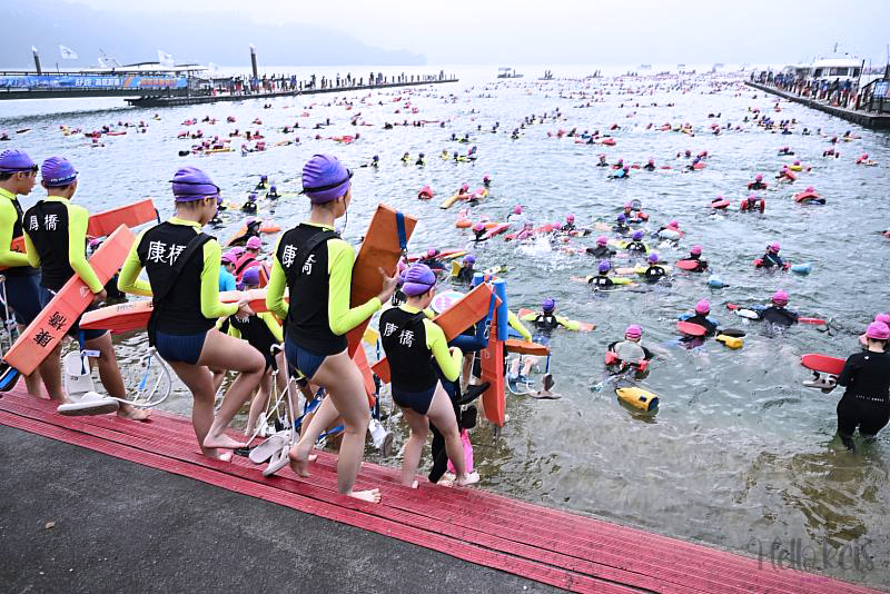 康橋750位師生泳渡日月潭 挑戰鍛鍊堅毅與團隊力